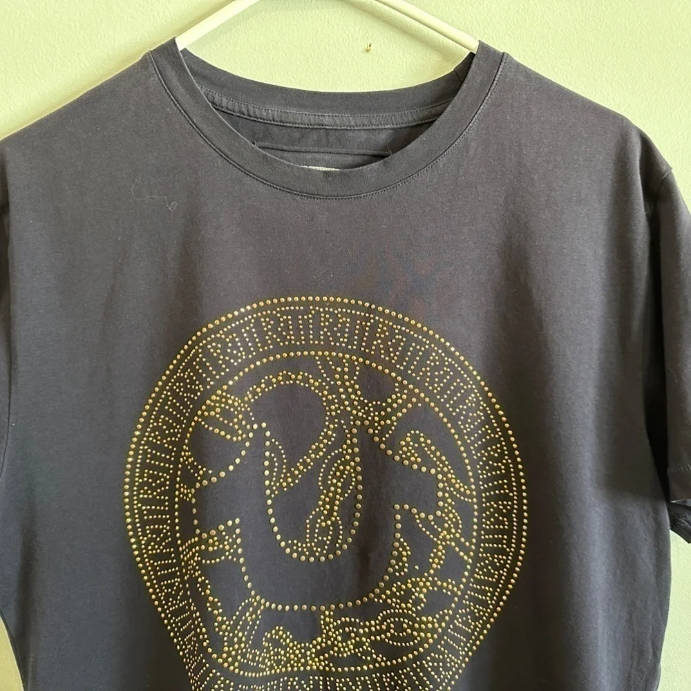 True Religion Men's Large Burgundy Studed Horseshoe Logo Tee T-Shirt